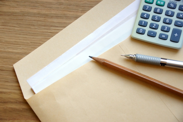 封筒に入った書類