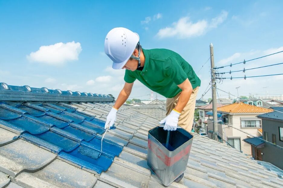 塗装をしている作業員