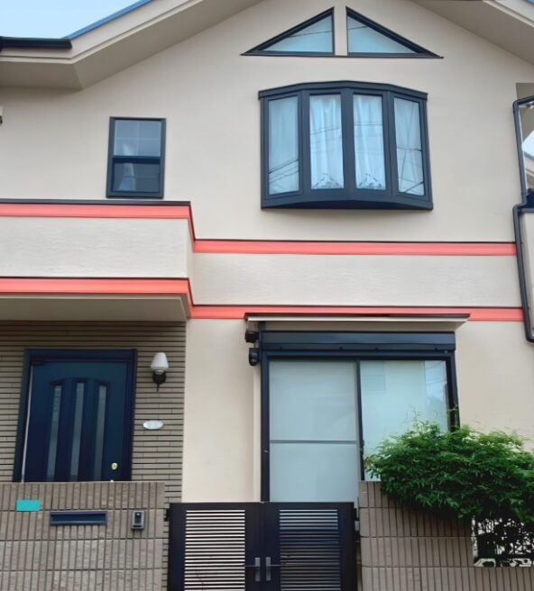 塗装工事された家の外観