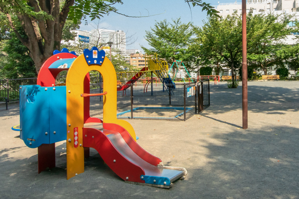 塗装された遊具