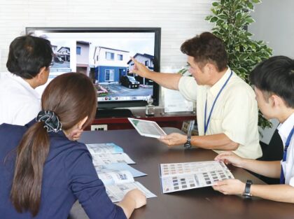 提案するガイソーのスタッフ